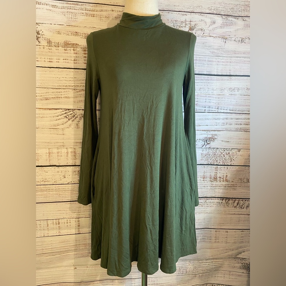 Woman’s kacki green turtleneck long sleeve dress size small oversized
